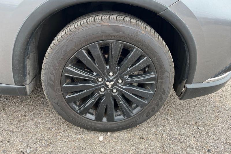 Mitsubishi Outlander  2020