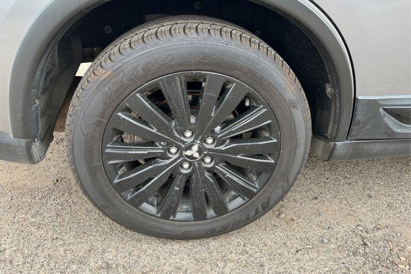 Mitsubishi Outlander  2020