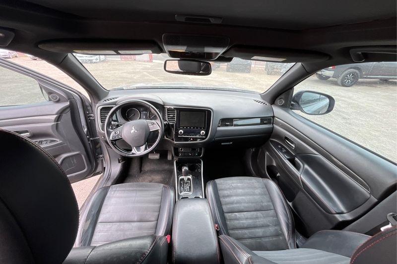 Mitsubishi Outlander  2020