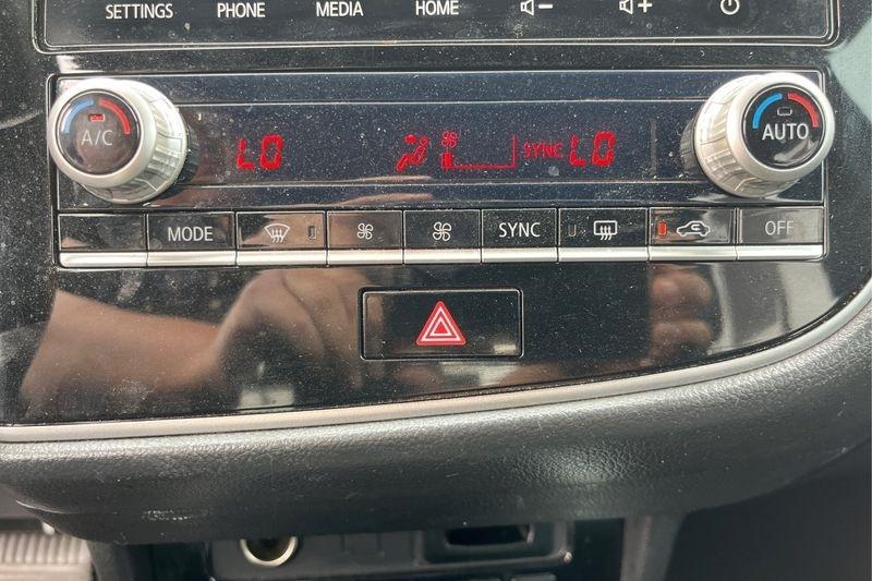 Mitsubishi Outlander  2020