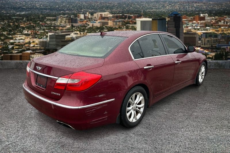 Hyundai Genesis  2013