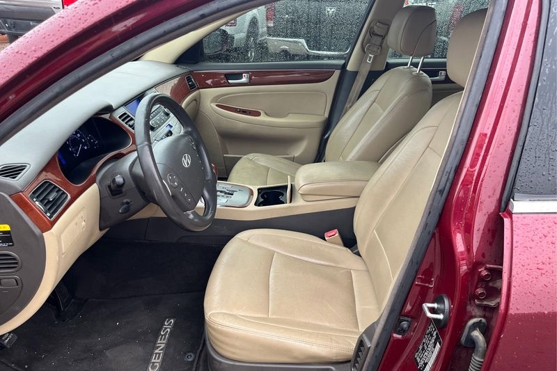 Hyundai Genesis  2013