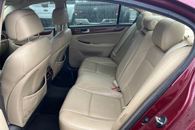 Hyundai Genesis  2013