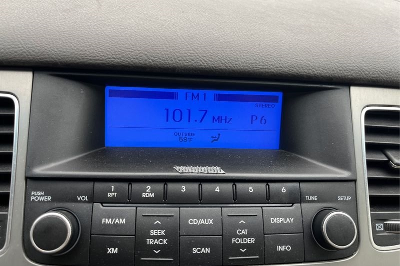 Hyundai Genesis  2013