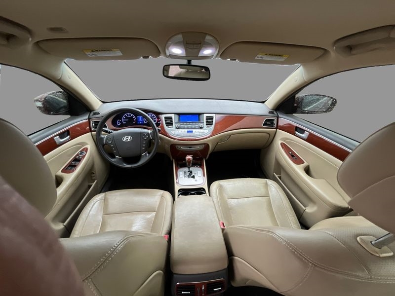 Hyundai Genesis  2013