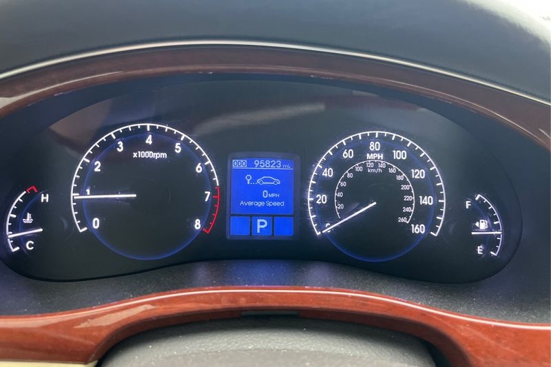 Hyundai Genesis  2013