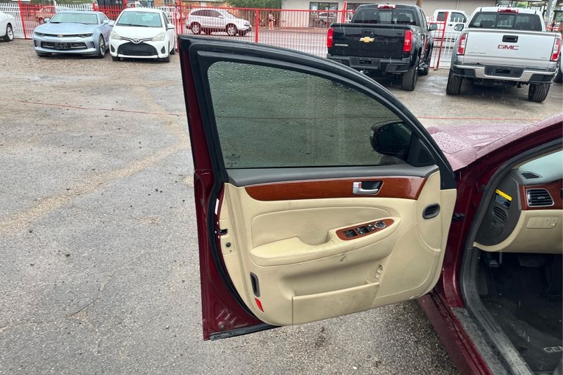 Hyundai Genesis  2013