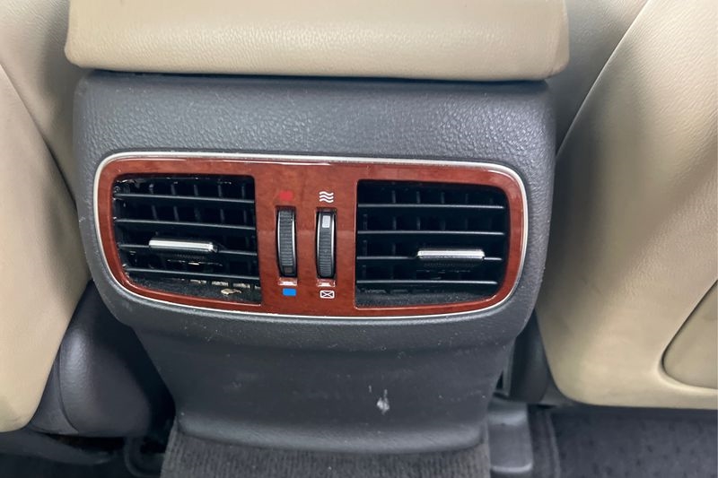 Hyundai Genesis  2013