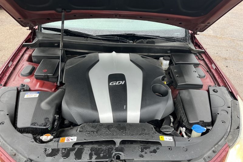 Hyundai Genesis  2013