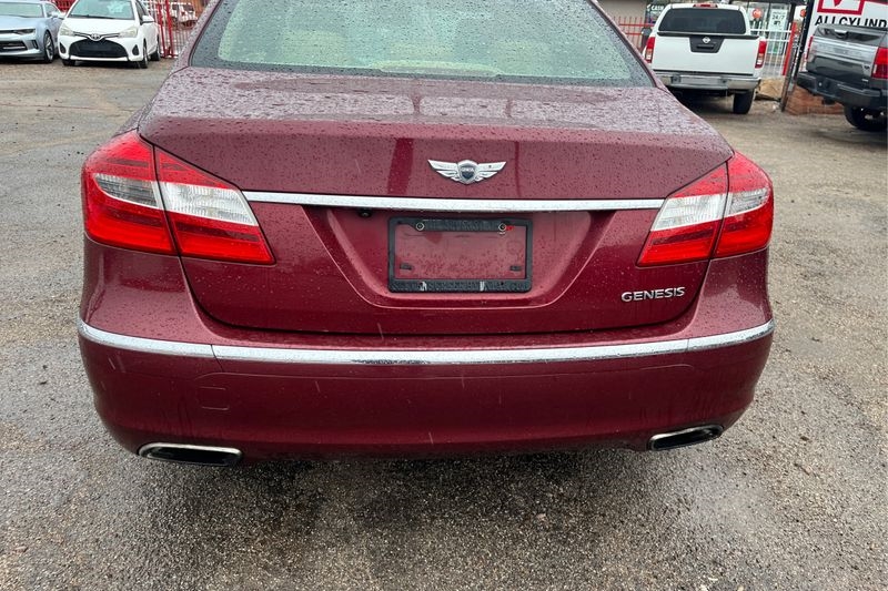 Hyundai Genesis  2013