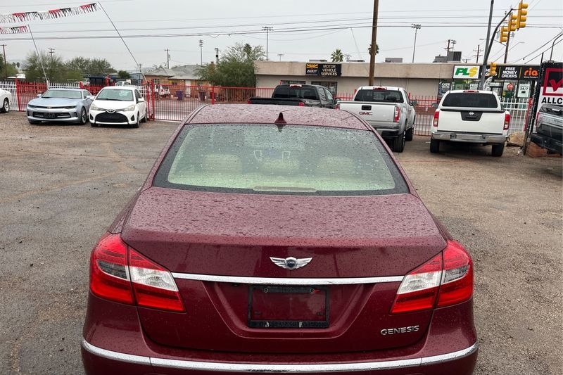 Hyundai Genesis  2013