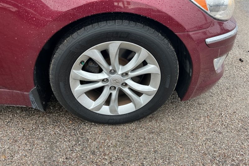 Hyundai Genesis  2013