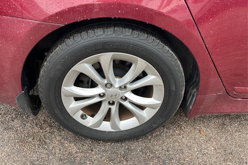 Hyundai Genesis  2013