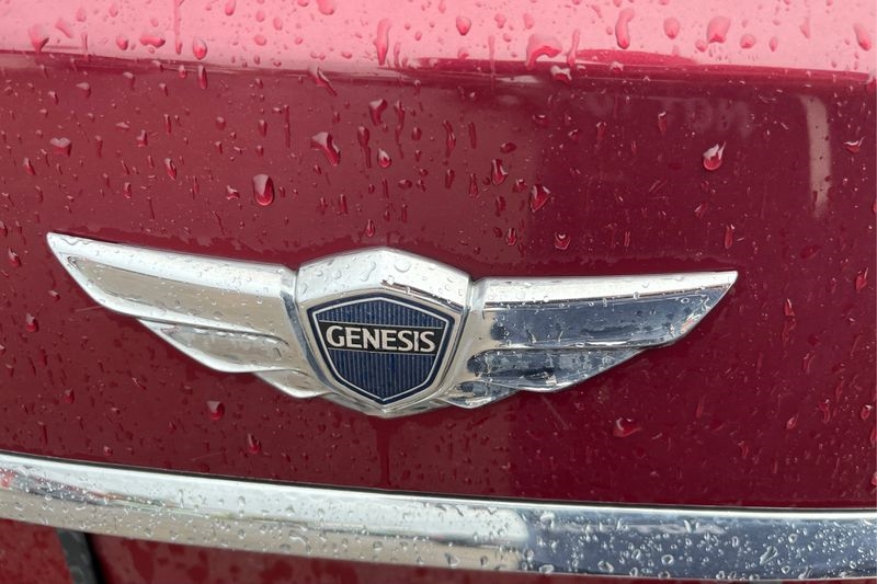 Hyundai Genesis  2013