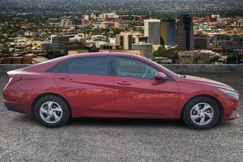 Hyundai Elantra  2021