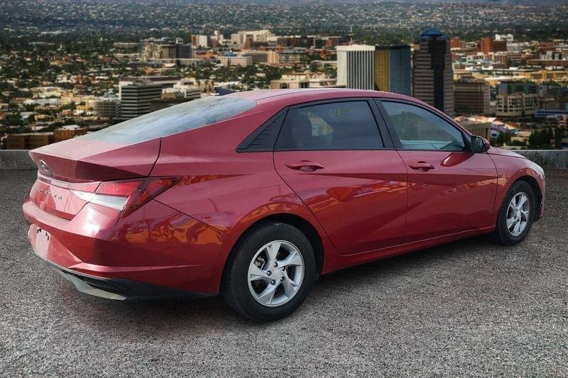 Hyundai Elantra  2021