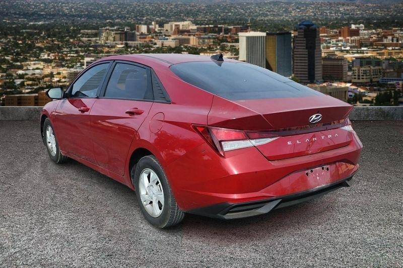 Hyundai Elantra  2021