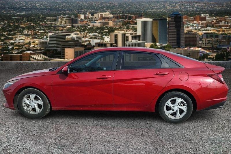 Hyundai Elantra  2021