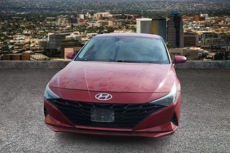 Hyundai Elantra  2021
