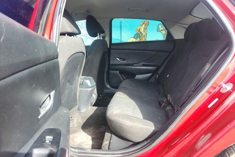 Hyundai Elantra  2021