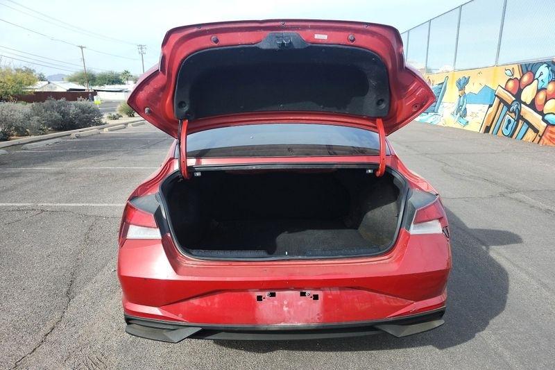 Hyundai Elantra  2021