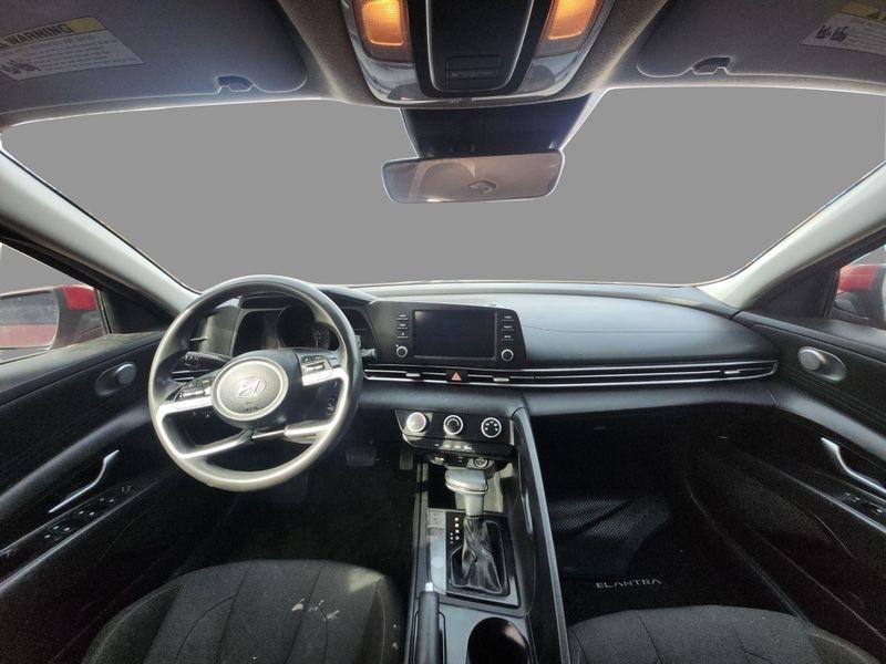 Hyundai Elantra  2021