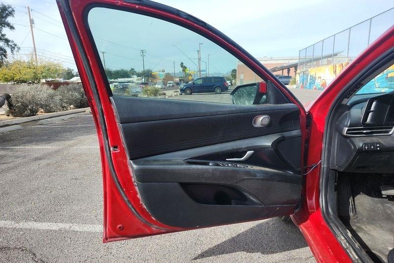 Hyundai Elantra  2021