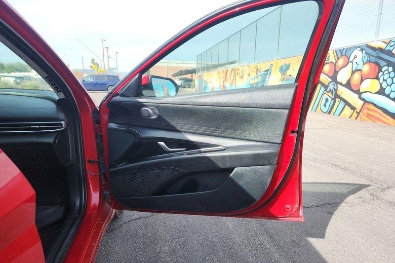 Hyundai Elantra  2021