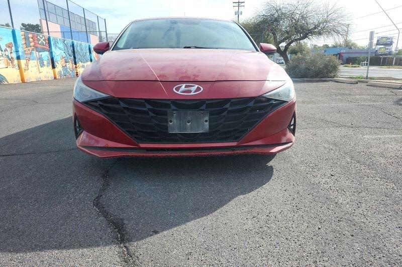 Hyundai Elantra  2021