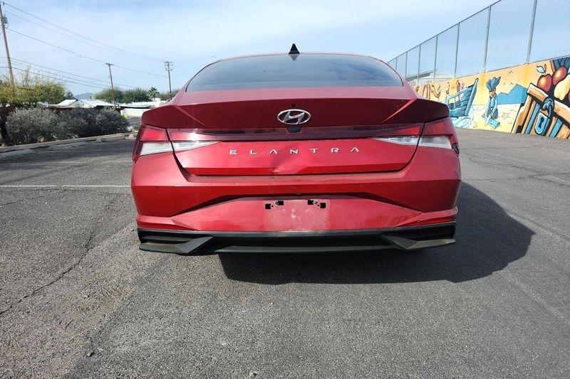 Hyundai Elantra  2021