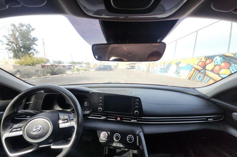 Hyundai Elantra  2021