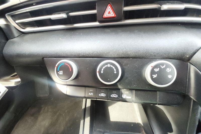 Hyundai Elantra  2021