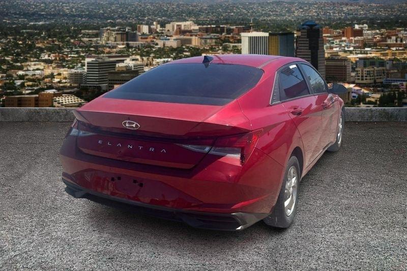 Hyundai Elantra  2021