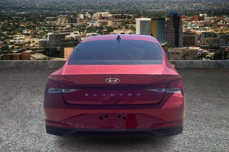 Hyundai Elantra  2021