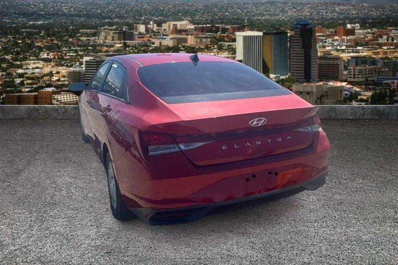 Hyundai Elantra  2021