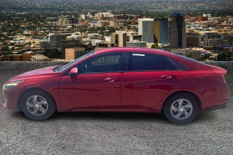 Hyundai Elantra  2021