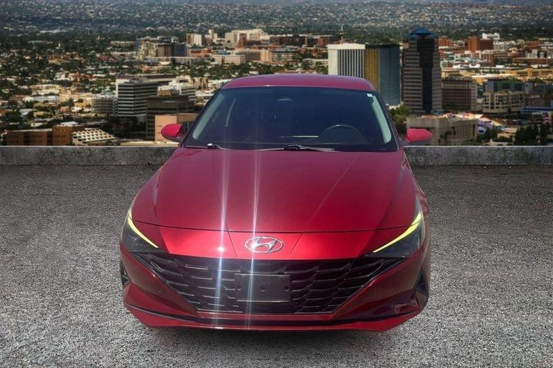 Hyundai Elantra  2021
