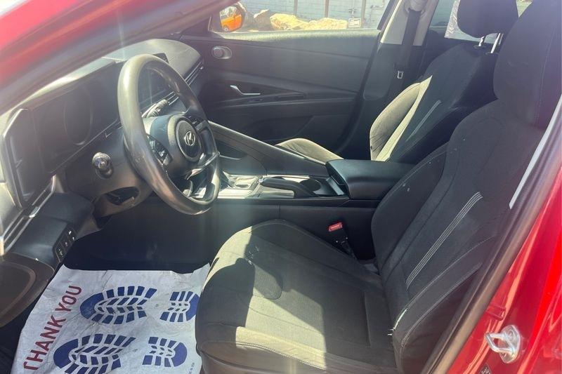 Hyundai Elantra  2021