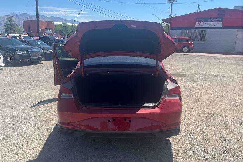 Hyundai Elantra  2021