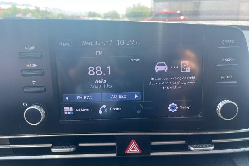Hyundai Elantra  2021