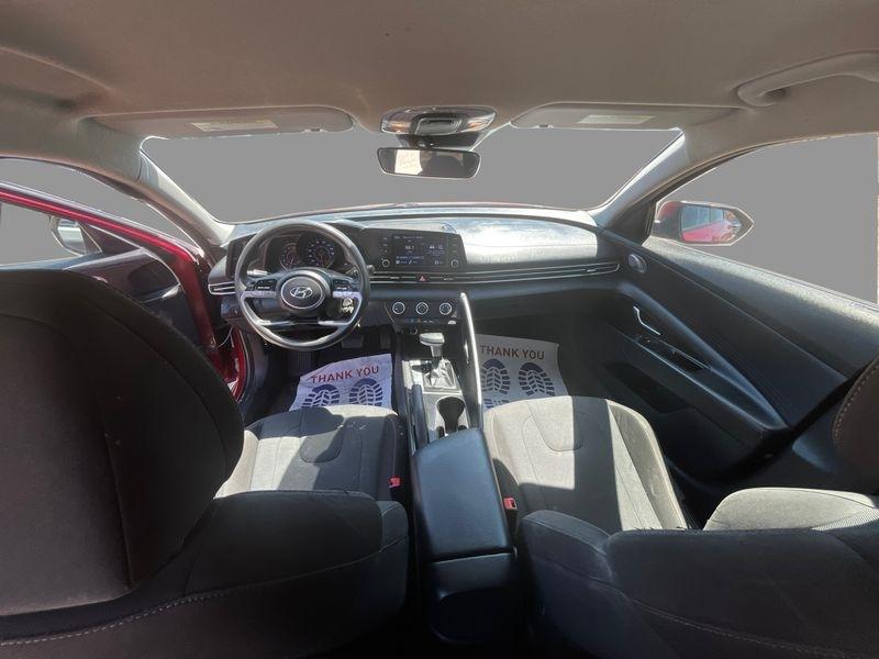 Hyundai Elantra  2021