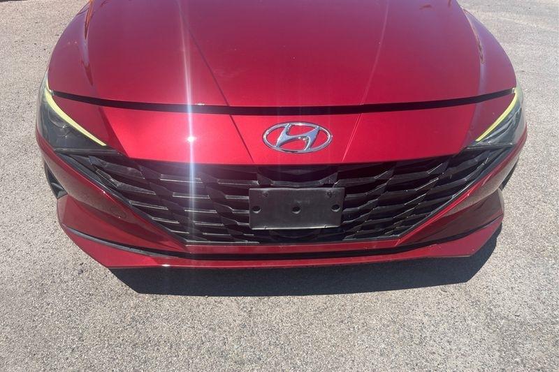 Hyundai Elantra  2021