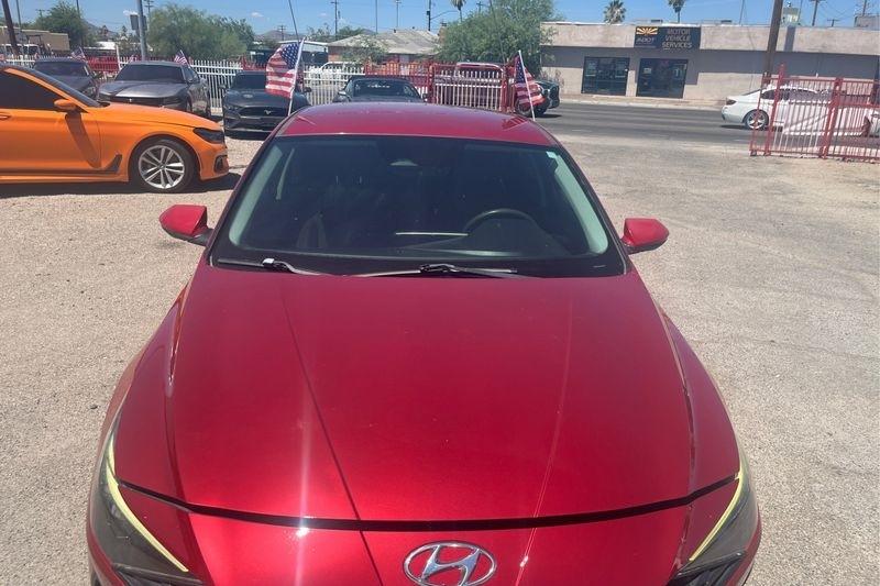 Hyundai Elantra  2021