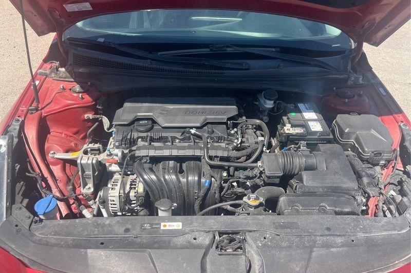 Hyundai Elantra  2021