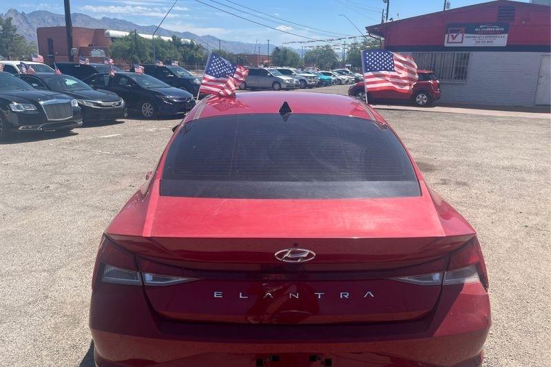 Hyundai Elantra  2021