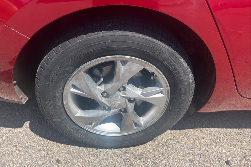 Hyundai Elantra  2021