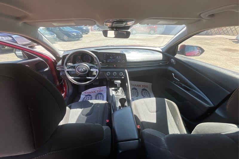Hyundai Elantra  2021
