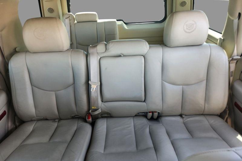 Cadillac Escalade  2004