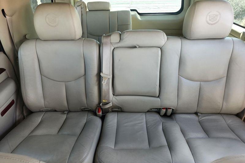 Cadillac Escalade  2004