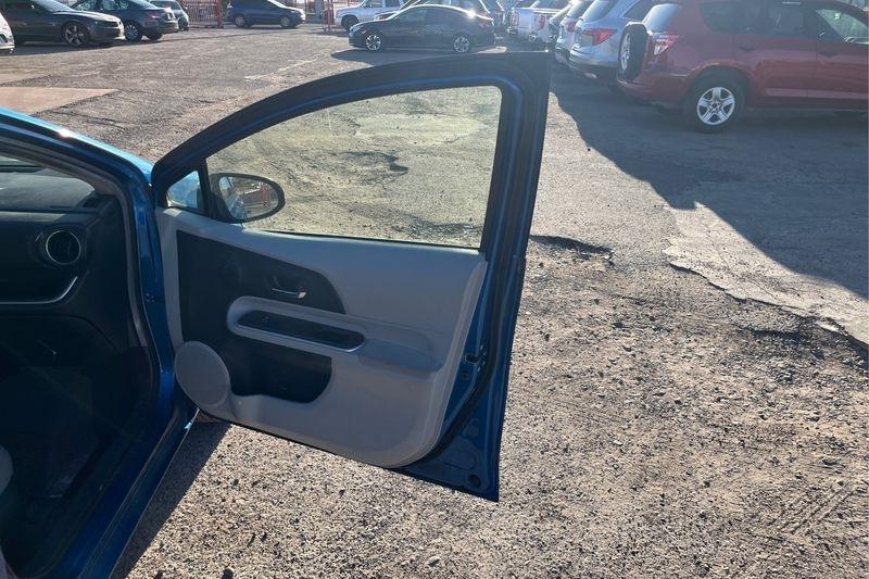 Toyota Prius c  2014